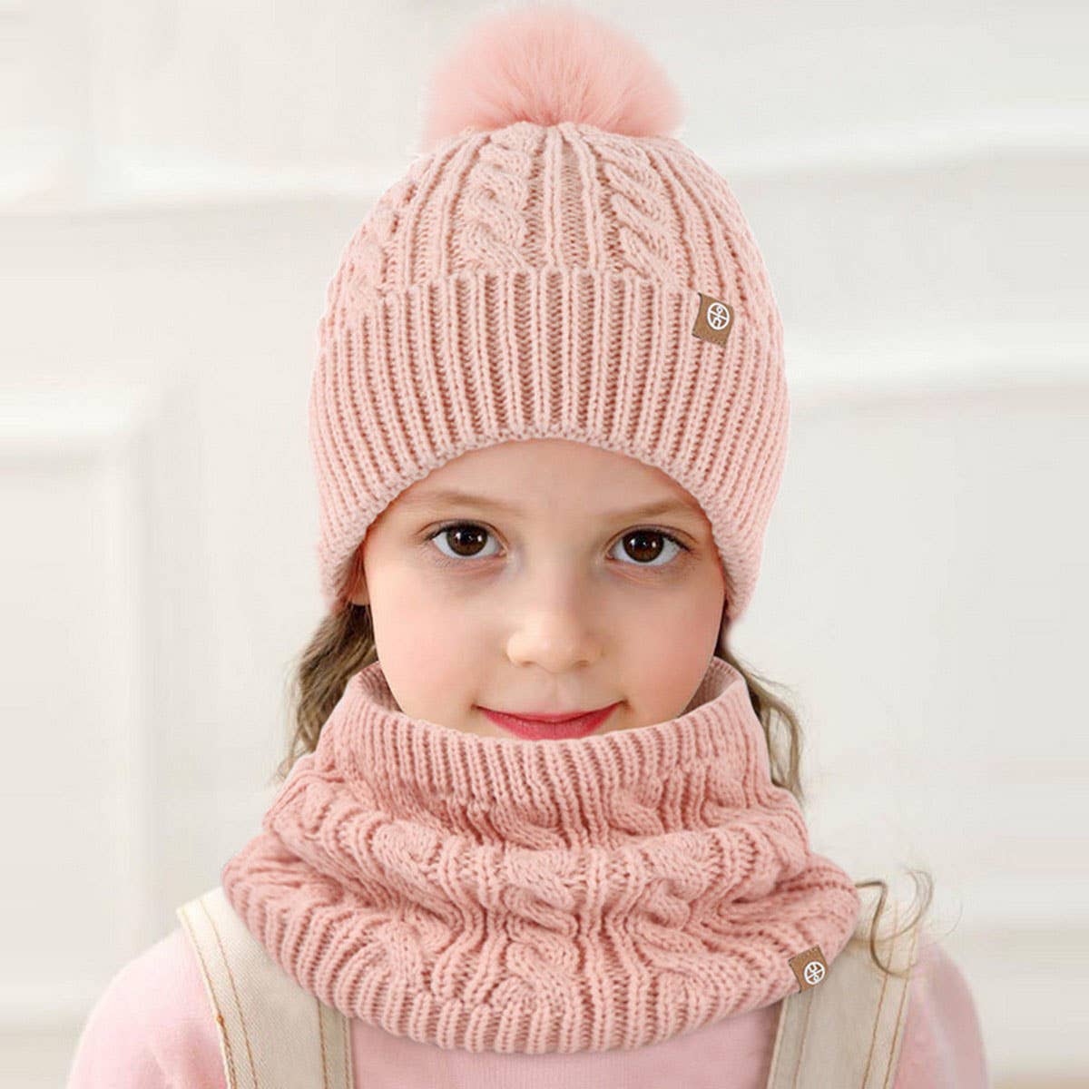 THREE-PIECE SET OF POM-POM HAT, SCARF AND GLOVES