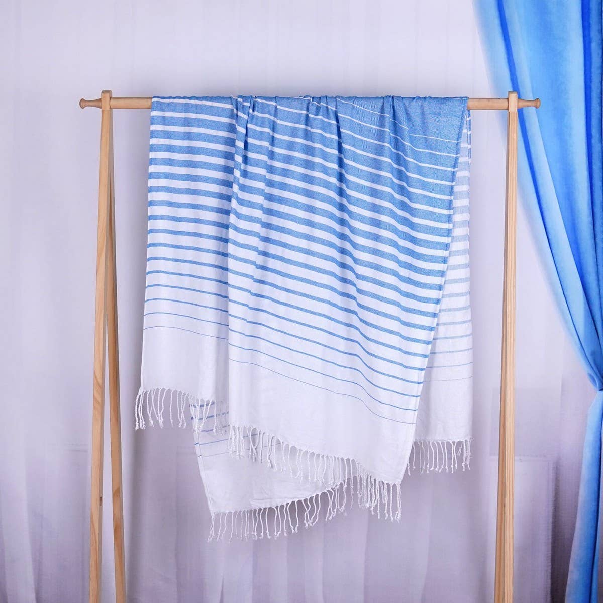 Ombre Tassel Woven Beach Towel for Travel & Couples_CWMM7671