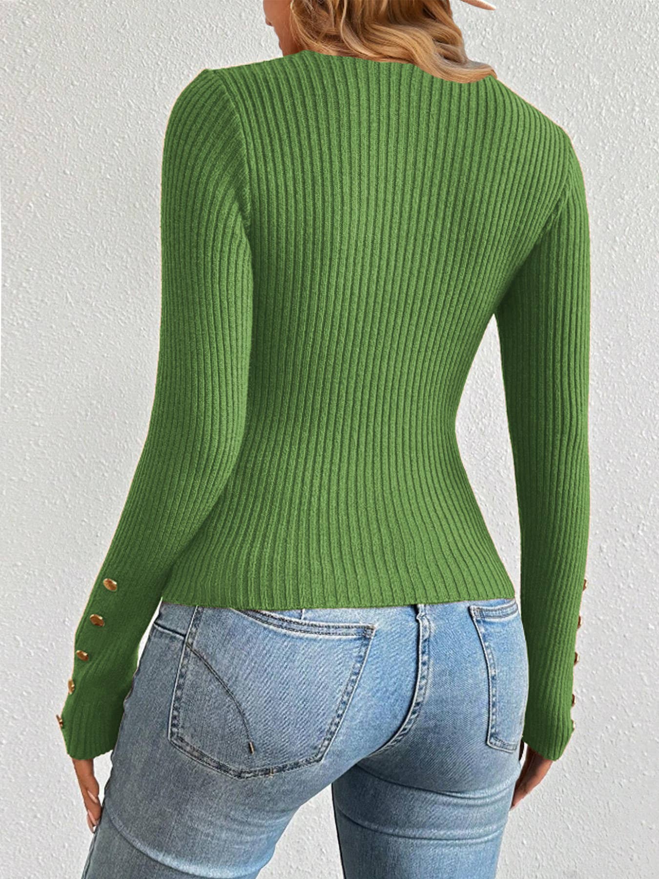 Round-neck solid-color metal buckle knitted top