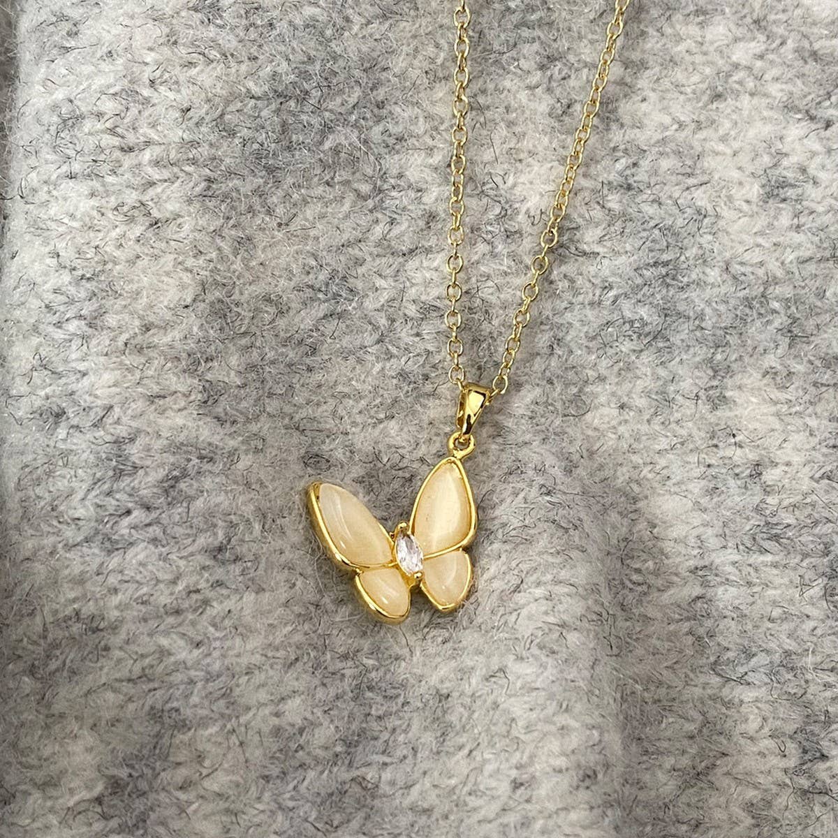 NEW CAT'S EYE STONE DESIGN BUTTERFLY NECKLACE