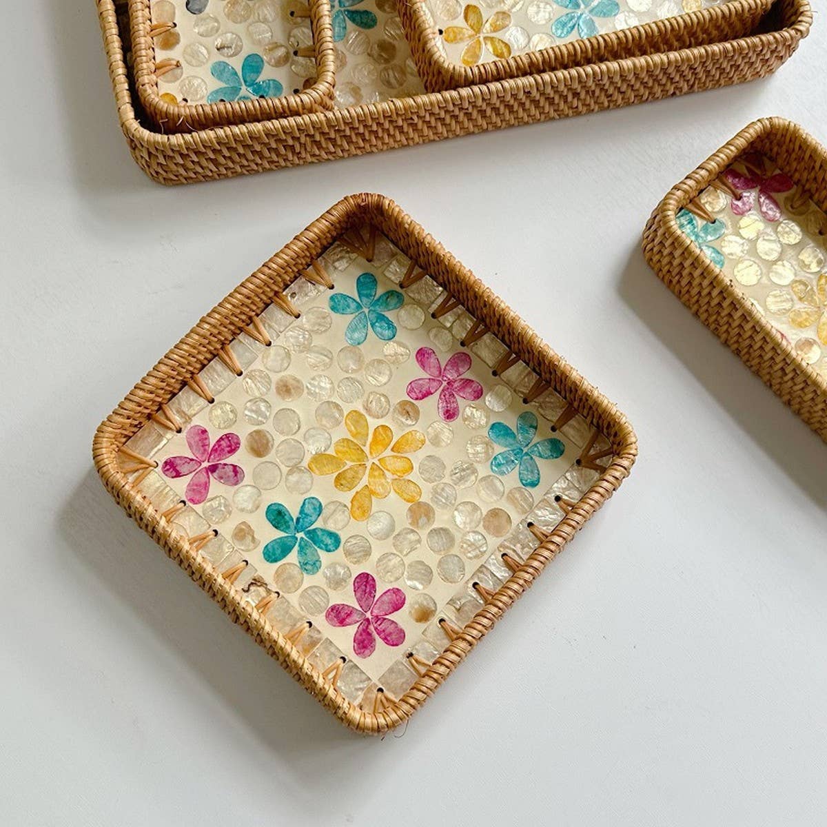 RATTAN COLORFUL SHELL FRUIT TRAY THREE-PIECE SET_CWMM4393