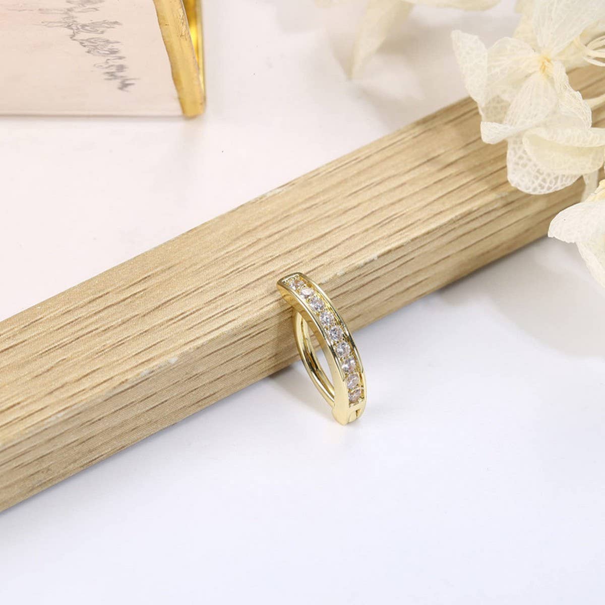 Minimalist CZ Belly Ring ? Polished Metal Style