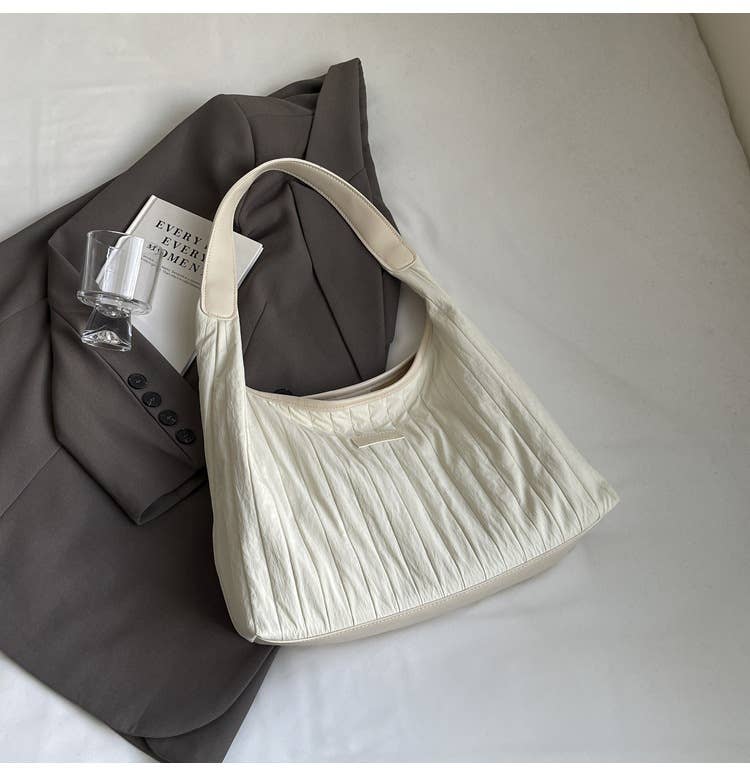 Large-capacity lightweight hand-held cloth bag