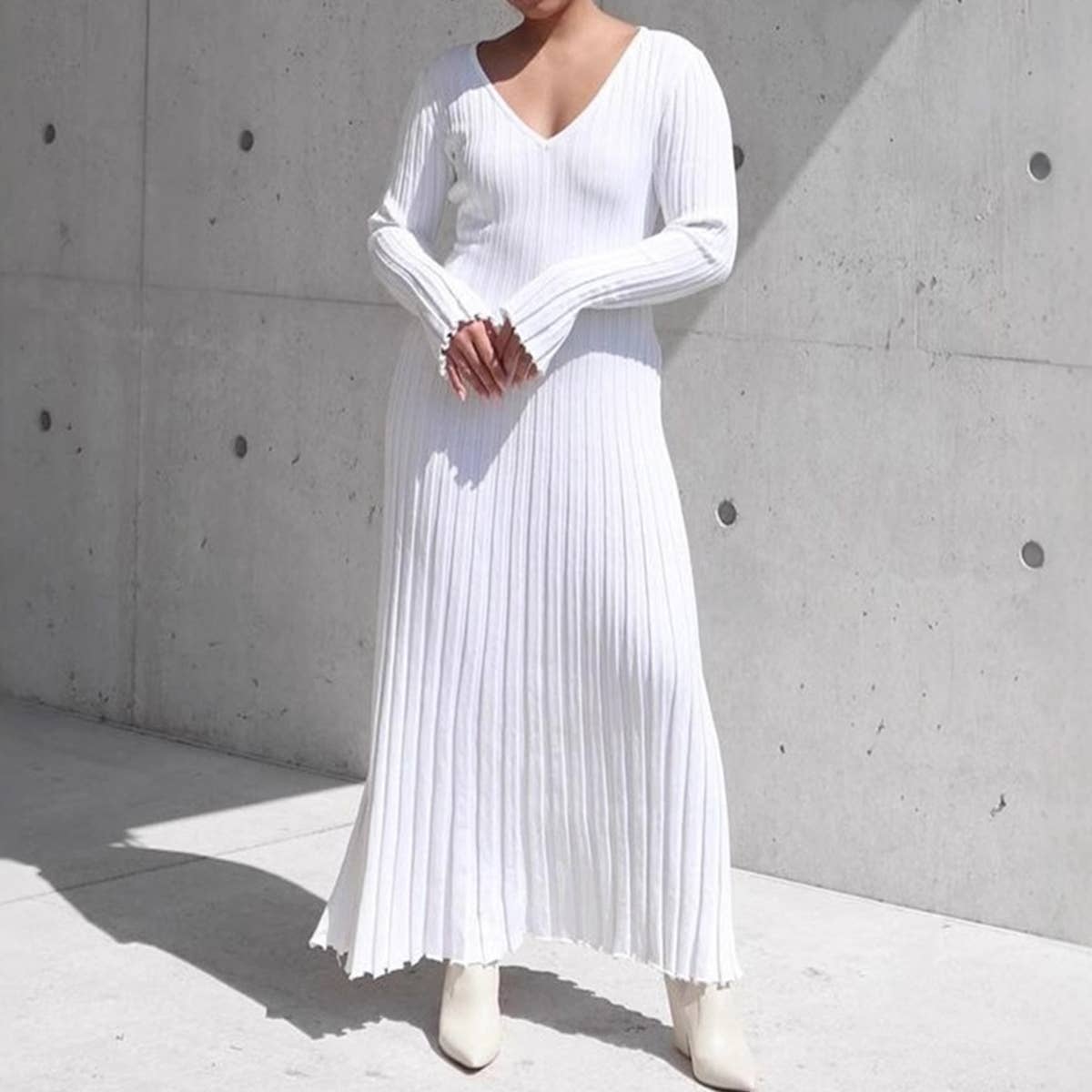 SLIM KNIT SKIRT WITH CASUAL WAIST AND V-NECK