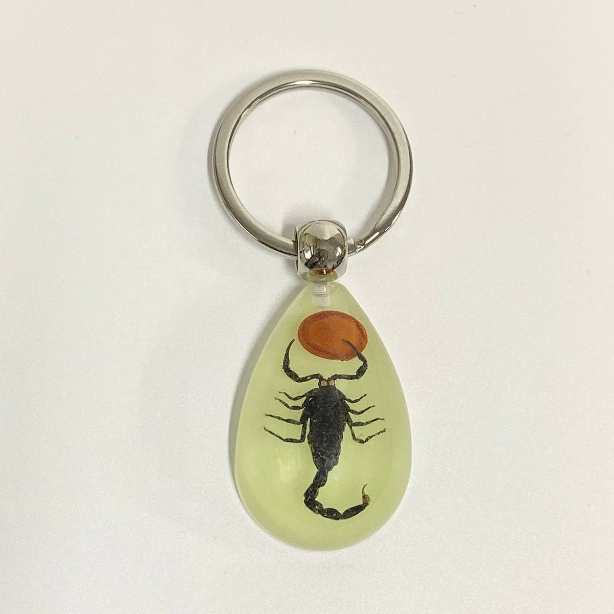 AMBER GLOW-IN-THE-DARK INSECT KEYCHAIN PENDANT_CWMM3698