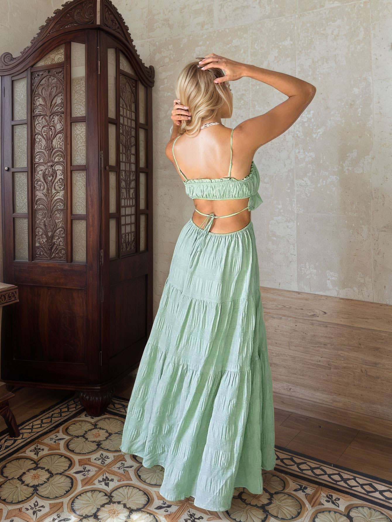 Literary, retro and sexy backless halter dress