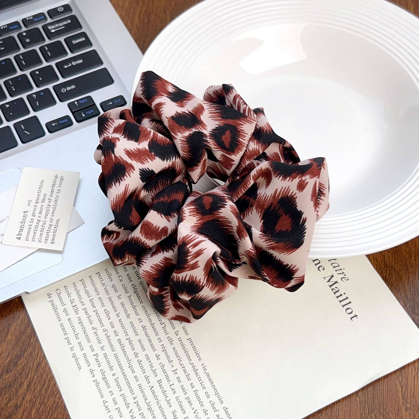 Fashionable and versatile leopard print hair tie