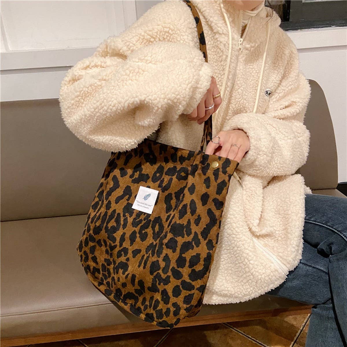 CWAB3899_CORDUROY SNAP-BUTTON LARGE-CAPACITY SHOULDER BAG