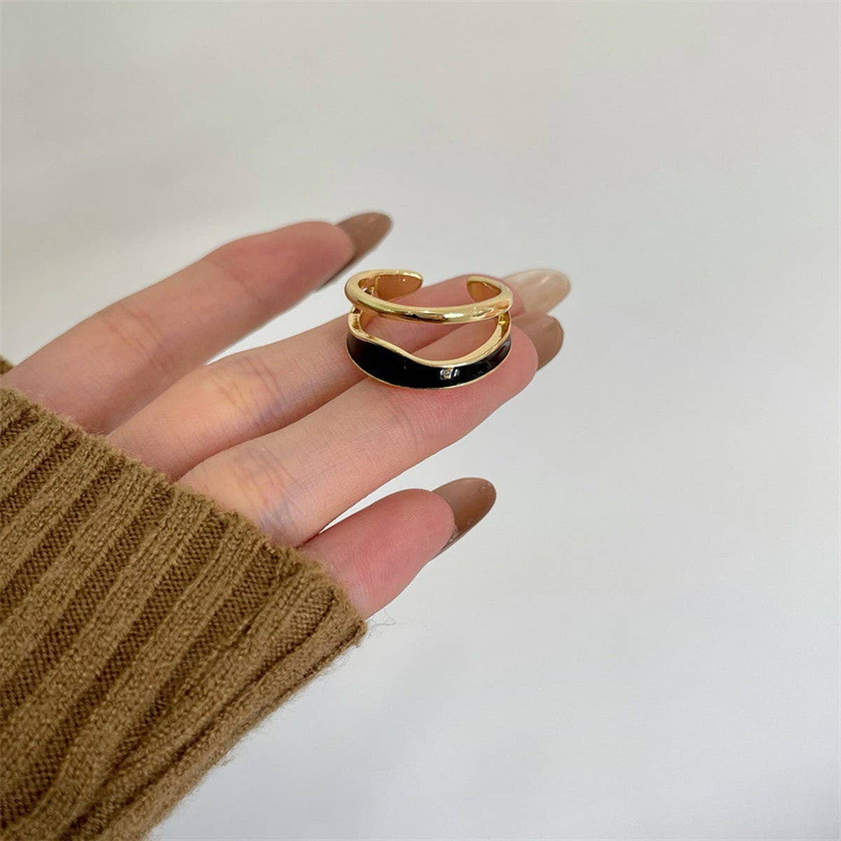 GEOMETRIC CONTRAST INDEX FINGER OPEN RING