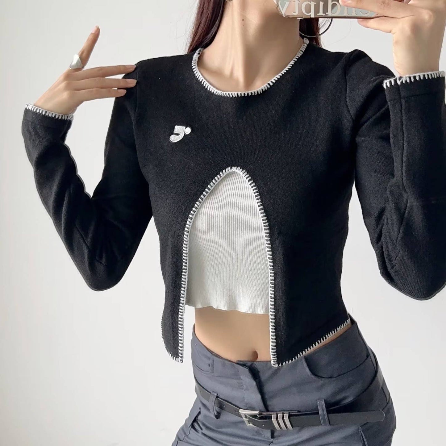 HOTTIE FOLDS IN A SLIM-FIT SHORT SWEATER