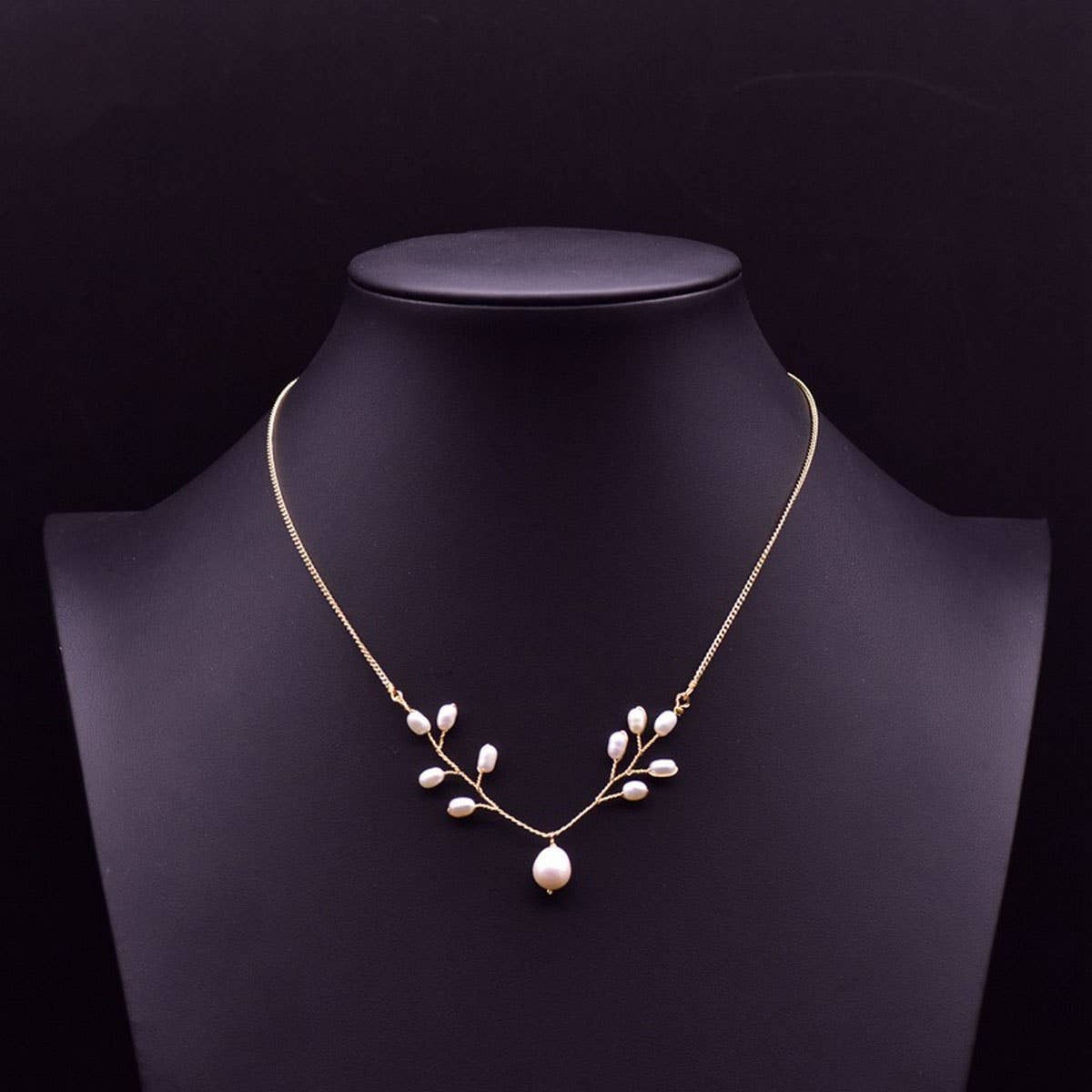 WOMEN'S NATURAL FRESHWATER PEARL NECKLACE