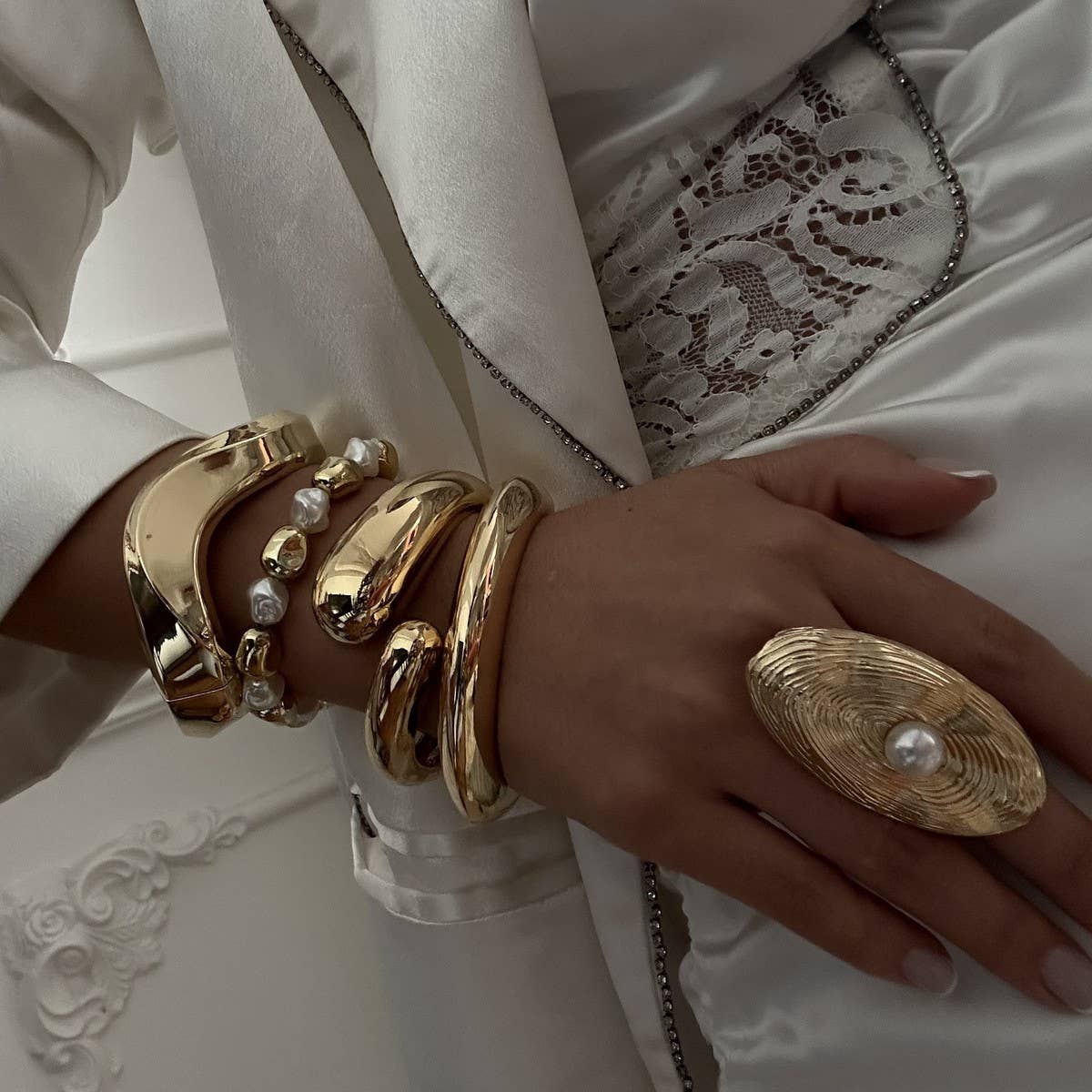 DESIGN IRREGULAR FASHION ALLOY SMOOTH BRACELET