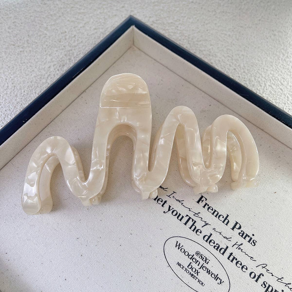 Wavy Hair Claw - Luxe Large Volume Shark Clip_CWAHA1337