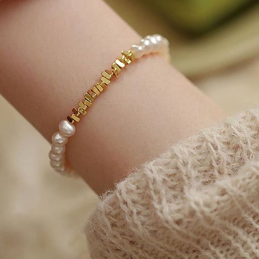 Freshwater pearl bracelet made of broken silver