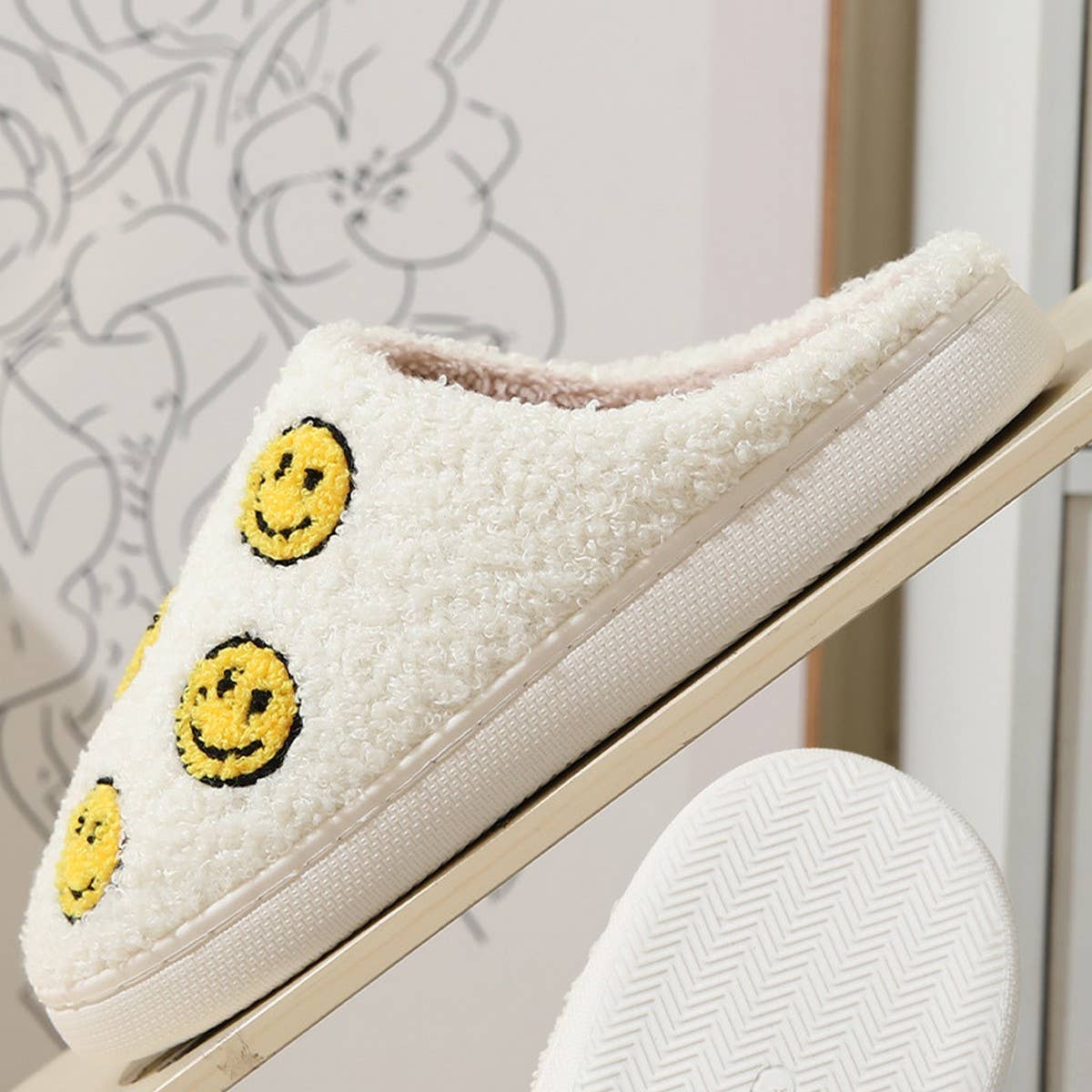 CUTE SEVEN SMILING FACE FUZZY SLIPPERS WOMEN