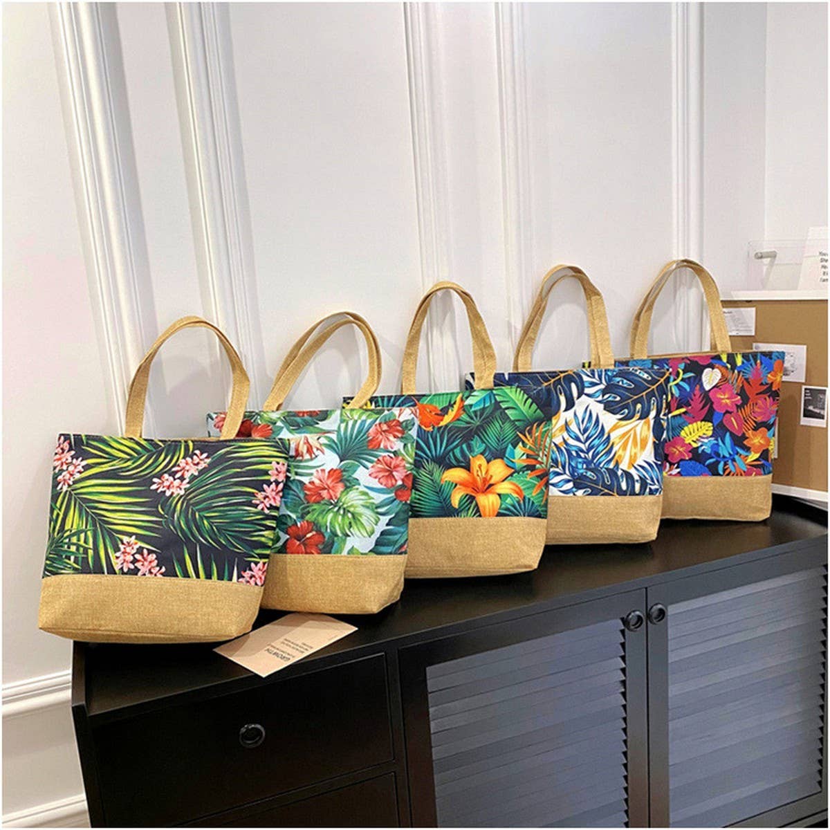 FASHIONABLE AND MINIMALIST CANVAS TOTE BAG_CWAB1671