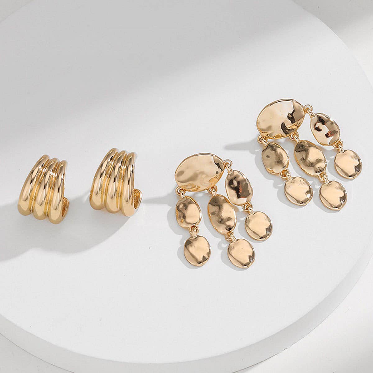 SIMPLE AND ELEGANT METAL EARRINGS FOR WOMEN