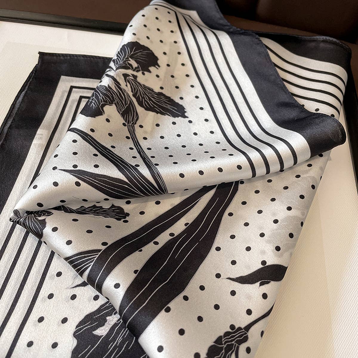 Commuter Scarf-Artistic Leaf Print Sunscreen Shawl