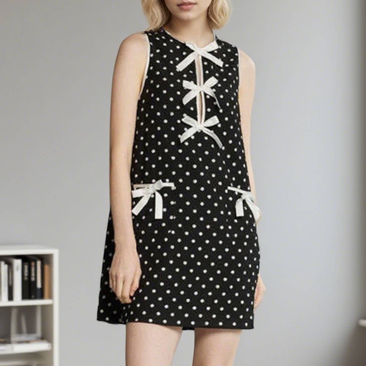 Round-neck sleeveless polka dot loose mini dress