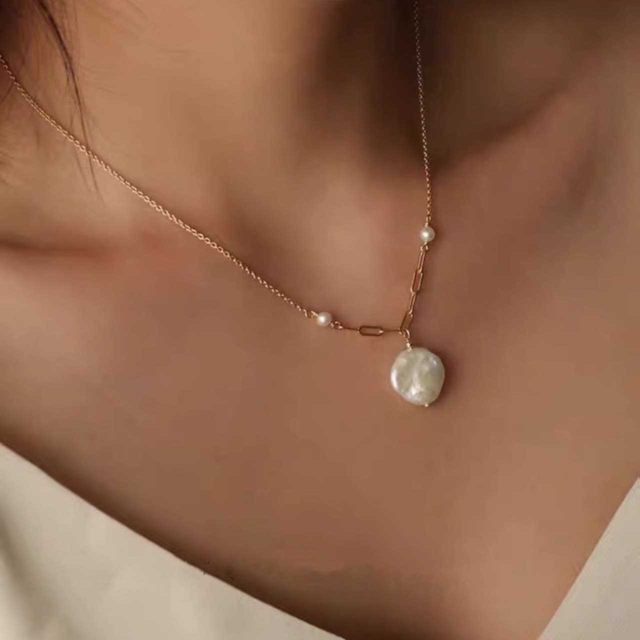 Fashionable Bahak freshwater pearl necklace