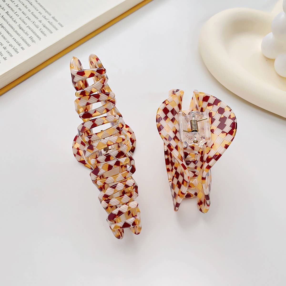 SIMPLE RETRO STYLE HOLLOW PLAID HAIR CLAW CLIP_CWAHA0736