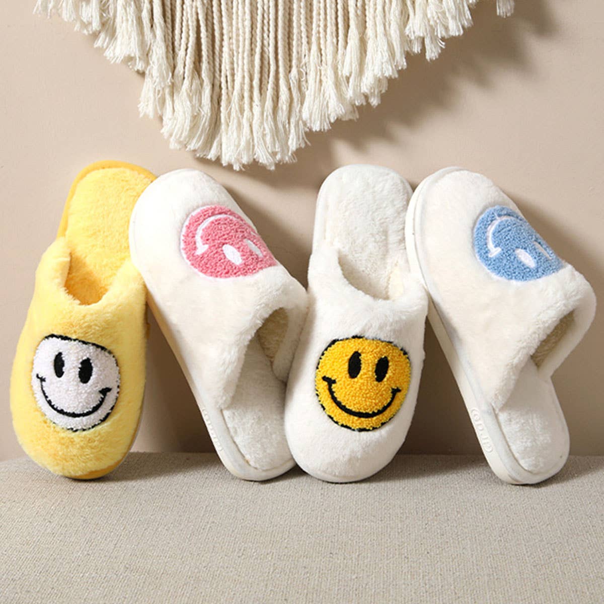 COZY SMILING FACE SLIPPERS FUZZY SLIPPERS WOMEN