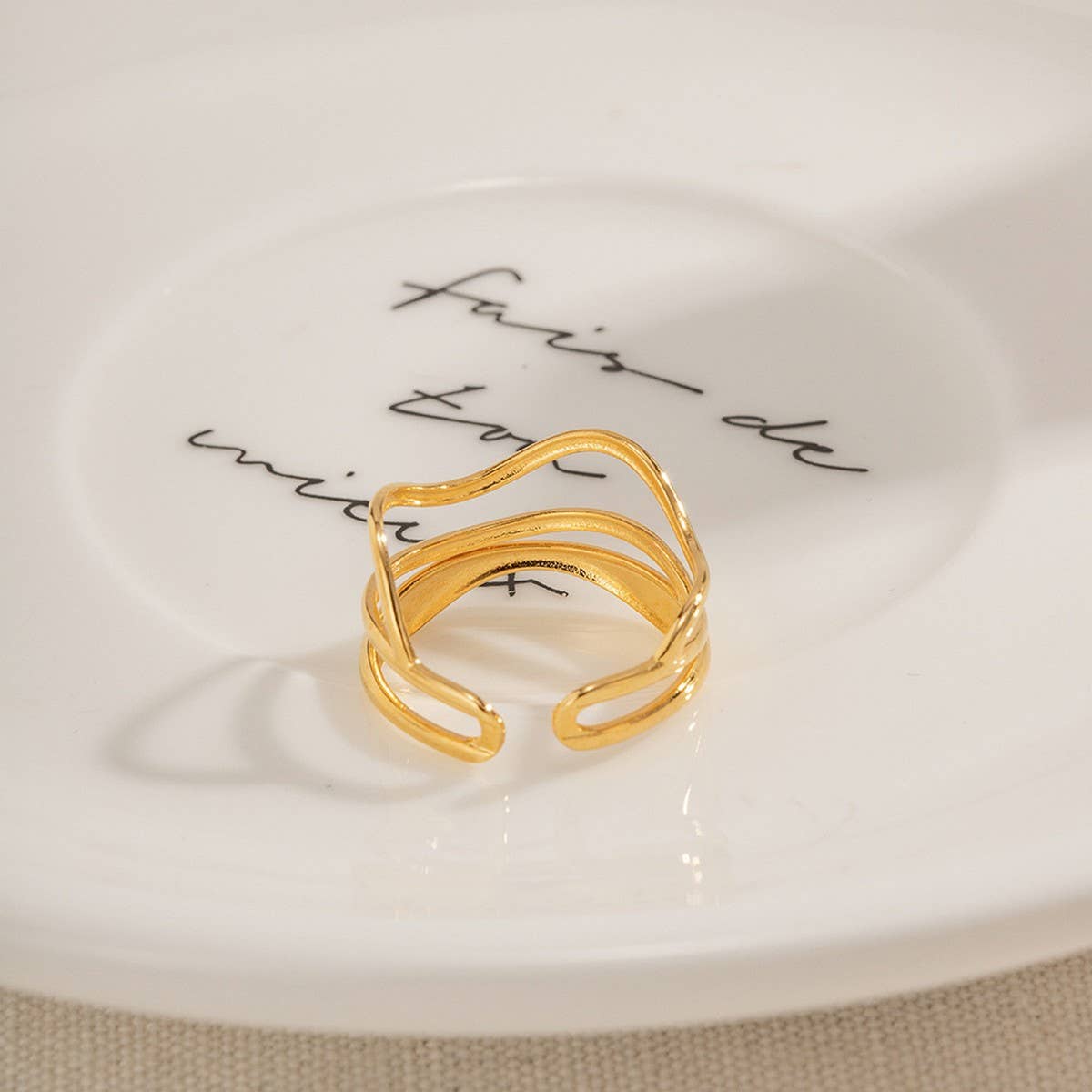 18K GOLD PLATED MULTI-LAYERED WATER RIPPLE RING_CWAJE1239