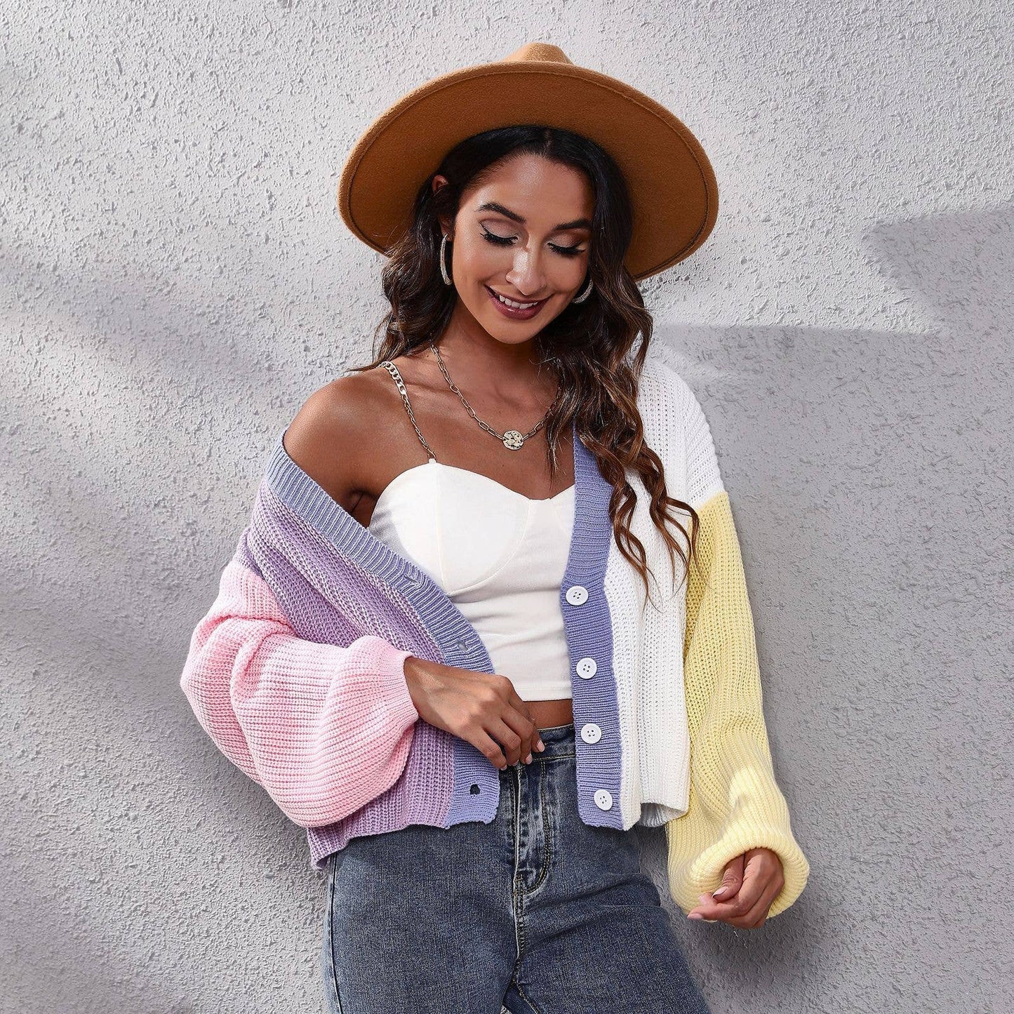 Knitted cardigan with colored lantern sleeves