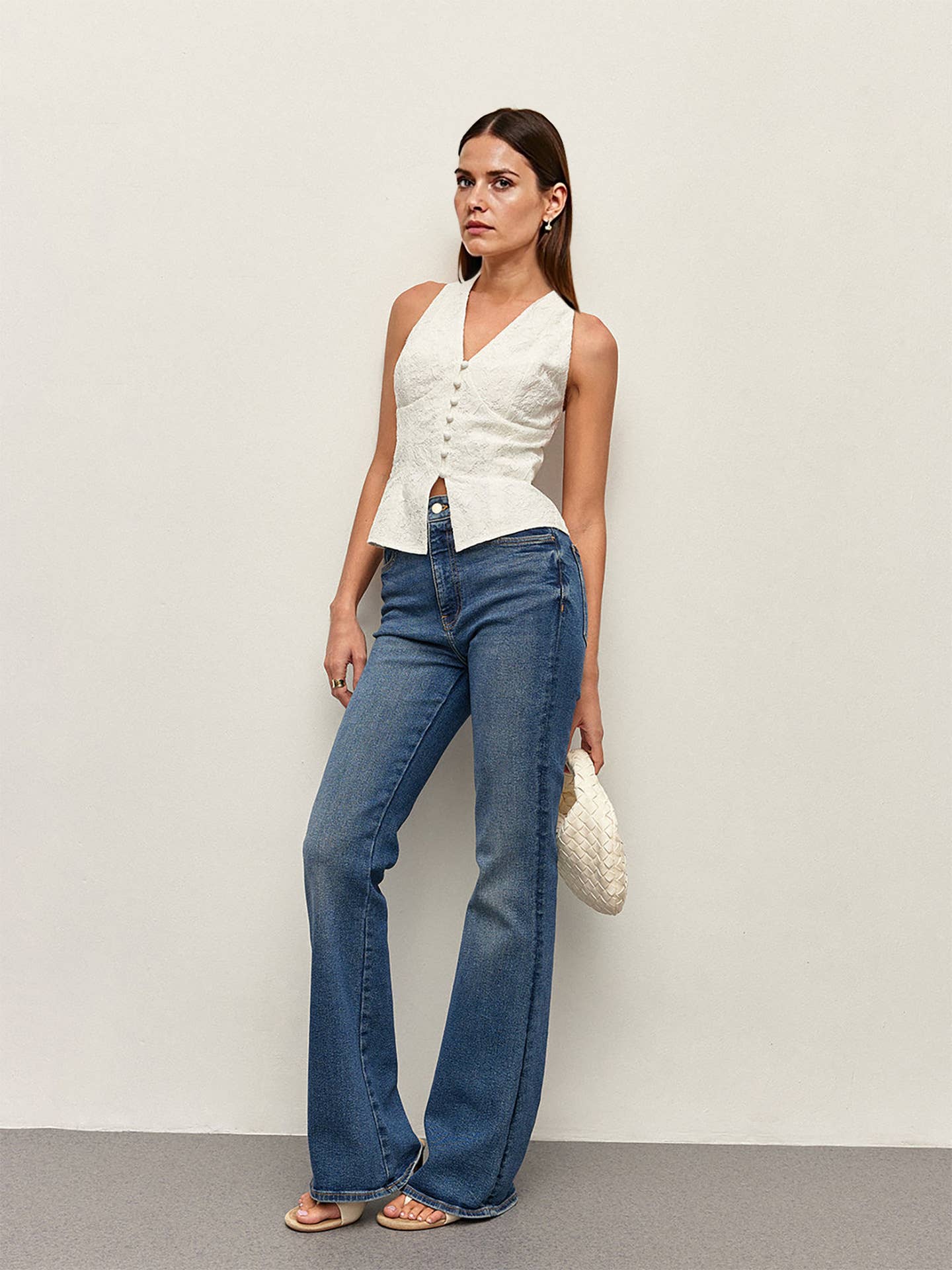 V-neck single breasted white lace edge vest