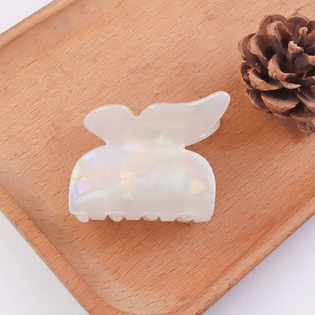 CWAHA1409_SIMPLE HAIR CLAW CLIP WHITE SHIMMER