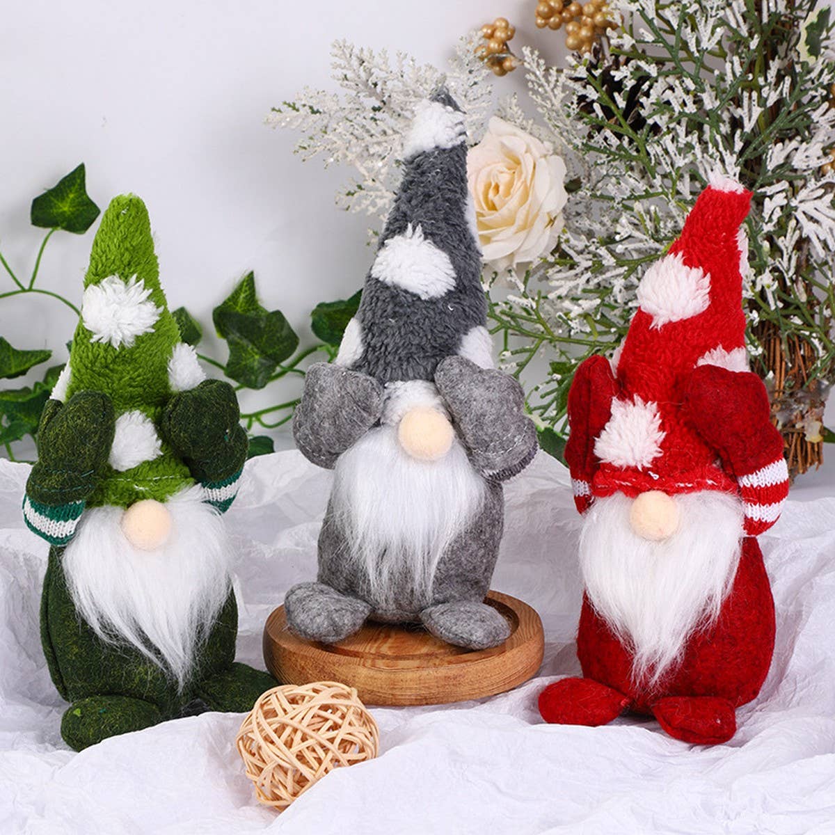 CHRISTMAS DECORATIONS SNOWFLAKE HAT FIGURINE