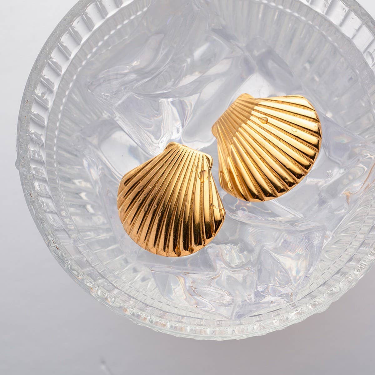 CREATIVE OCEAN SERIES GOLD SHELL EARRINGS