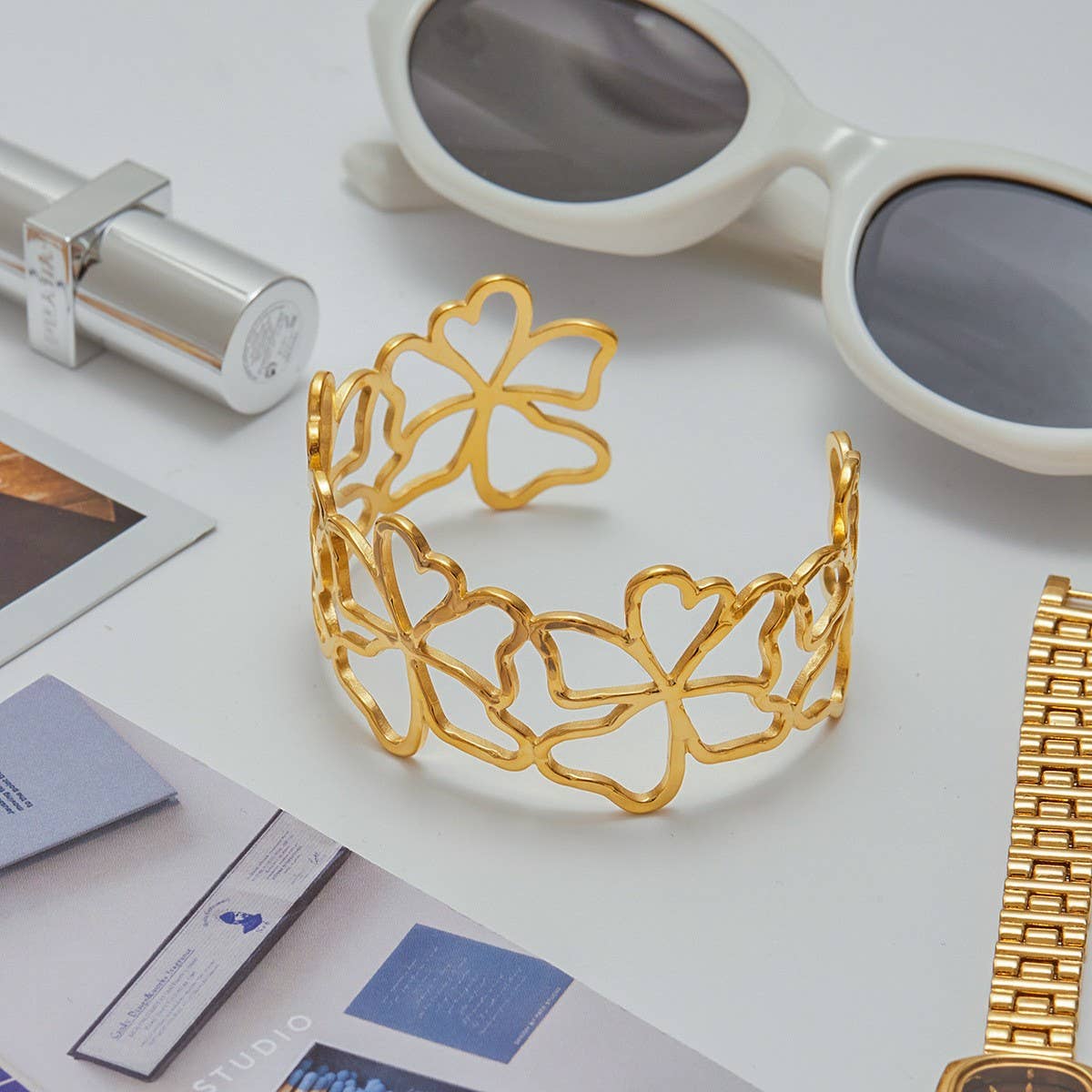 Chic Hollow Flower Cuff, 18K Gold Stainless Steel_CWAJE4734