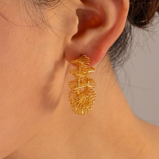 SIMPLE TWISTED SPRING C-SHAPED EARRINGS_CWAHA0916