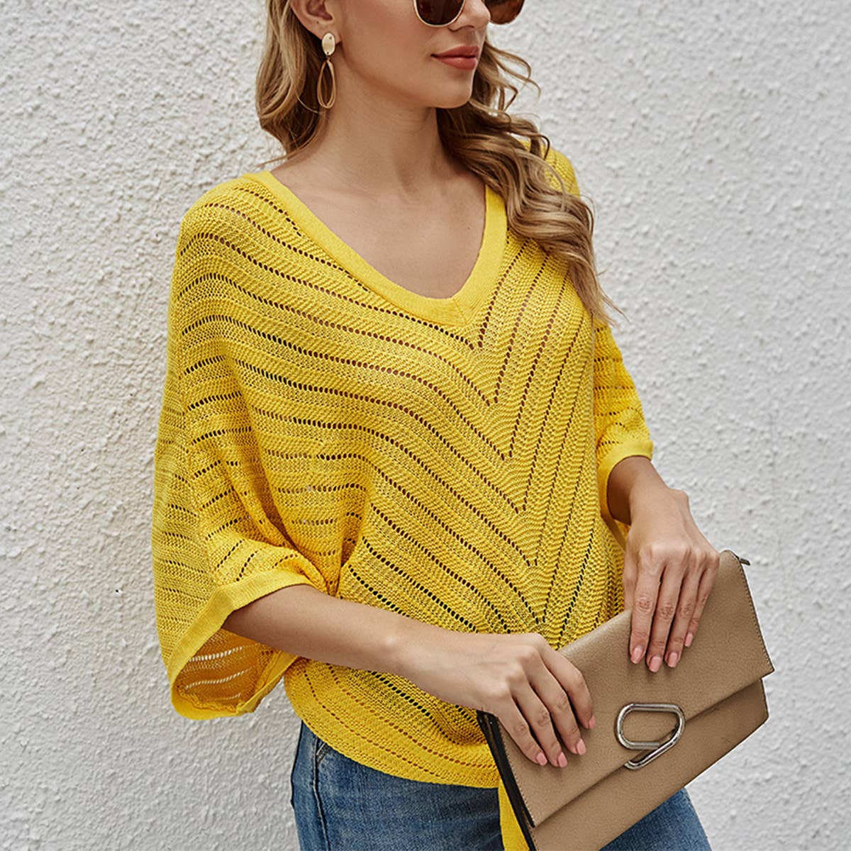 V-NECK SHORT-SLEEVED BAT-SLEEVE TOP