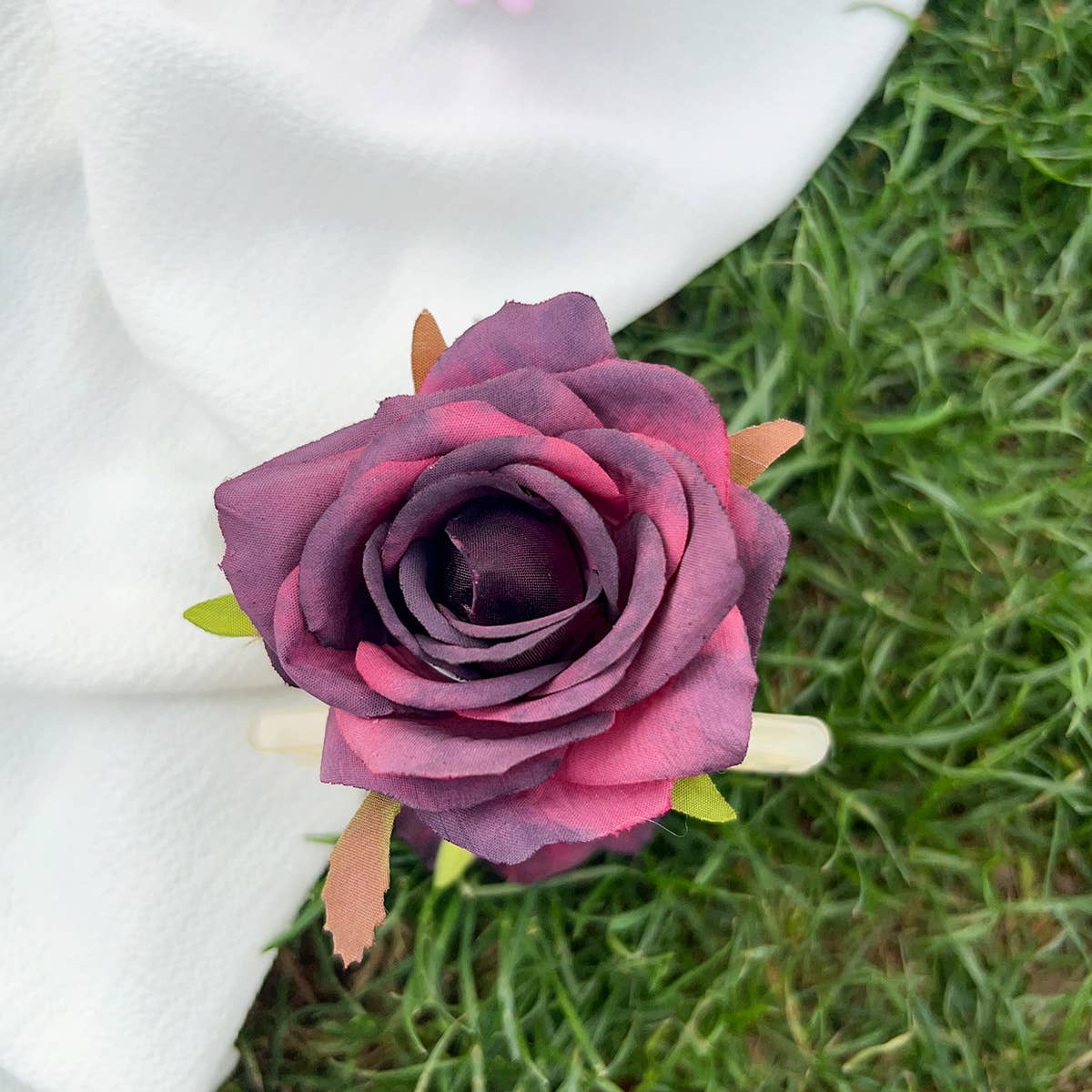 Dopamine-colored rose plastic hair clips