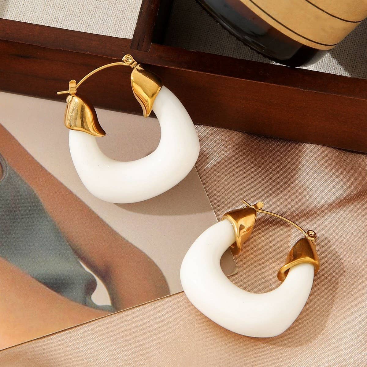 RETRO STYLE STAINLESS STEEL GOLD-PLATED EARRINGS_CWMM3657