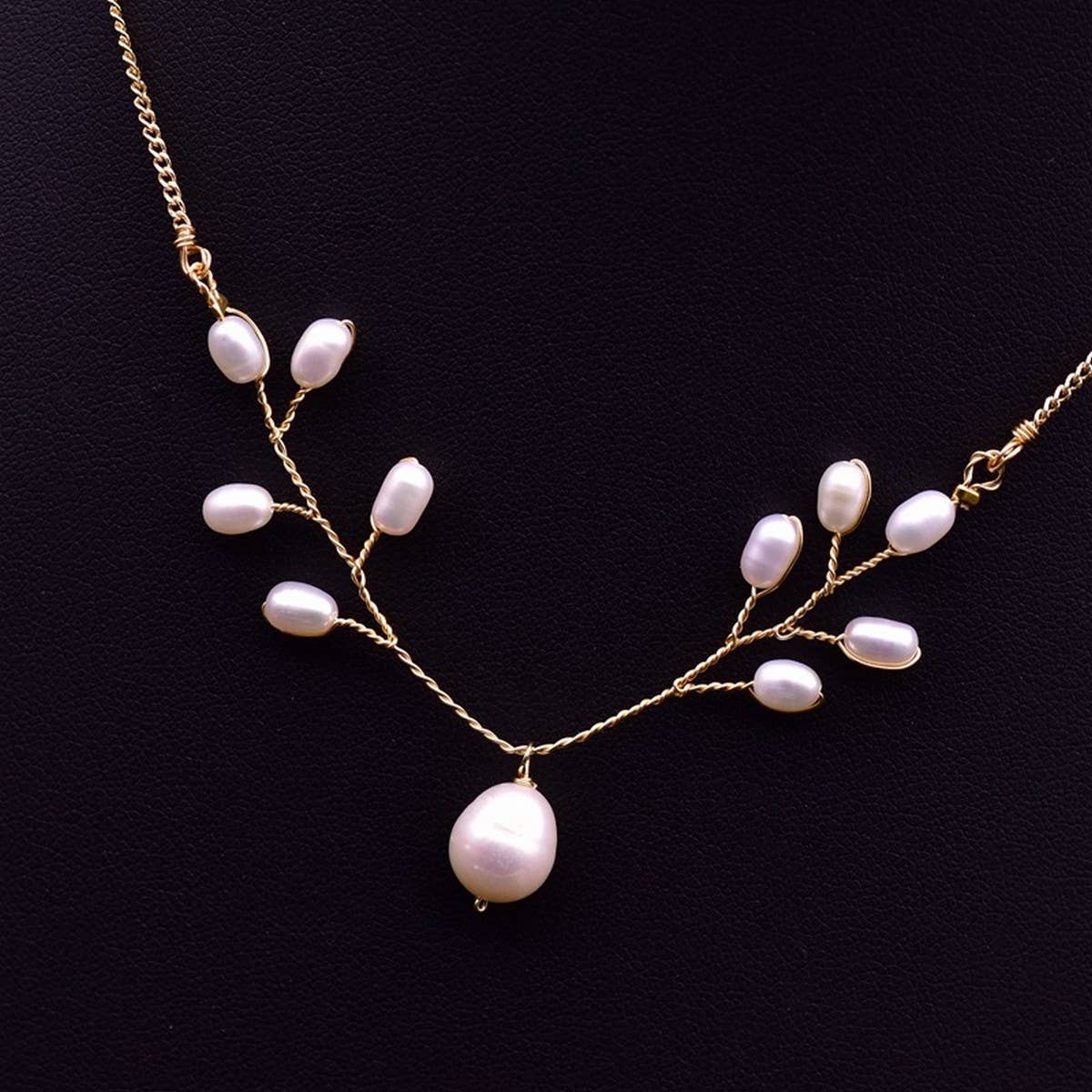 WOMEN'S NATURAL FRESHWATER PEARL NECKLACE