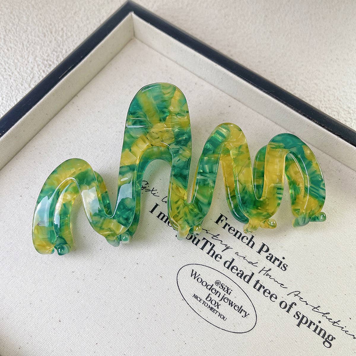 Wavy Hair Claw - Luxe Large Volume Shark Clip_CWAHA1337