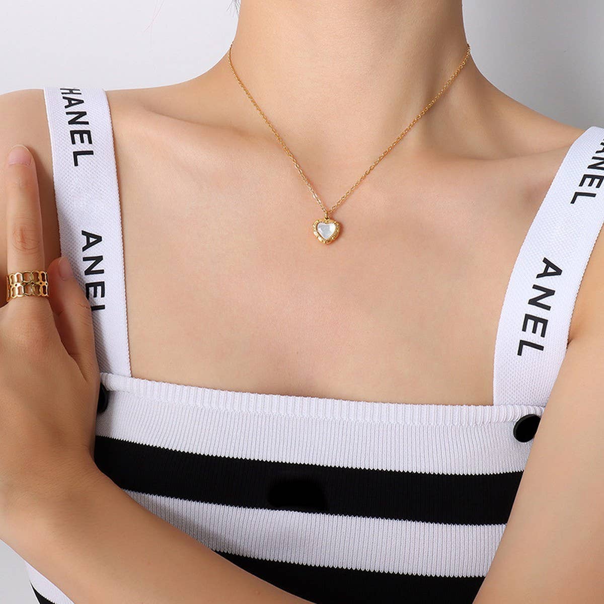 HEART SHAPED SEASHELL GOLD PLATED NECKLACE