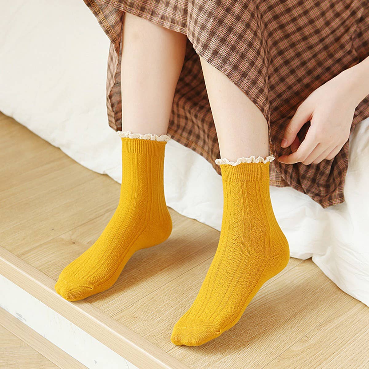 AUTUMN AND WINTER COLLEGE STYLE MID-TUBE SOCKS_CWMS0980