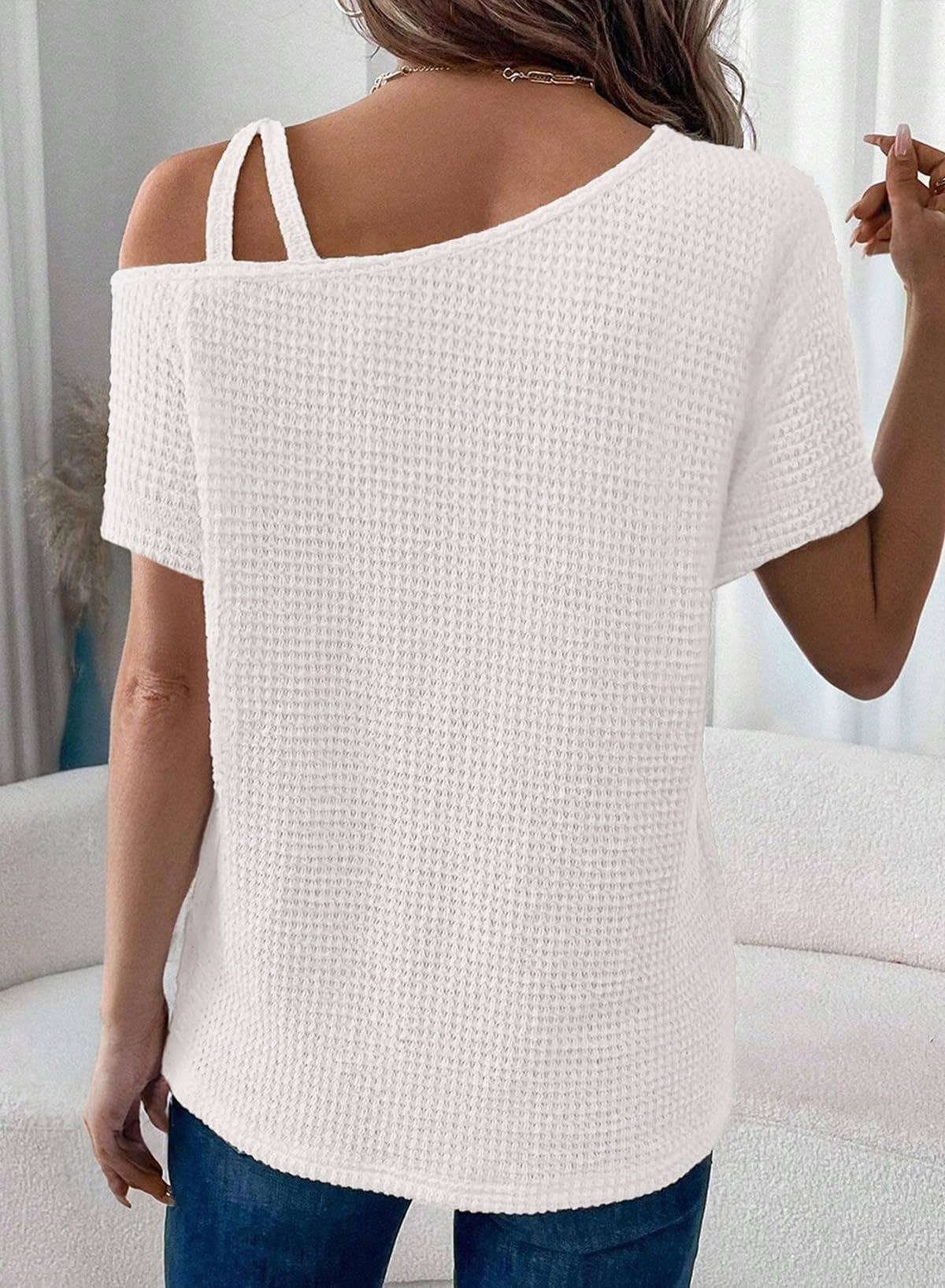 Short sleeved off-the-shoulder knit T-shirt