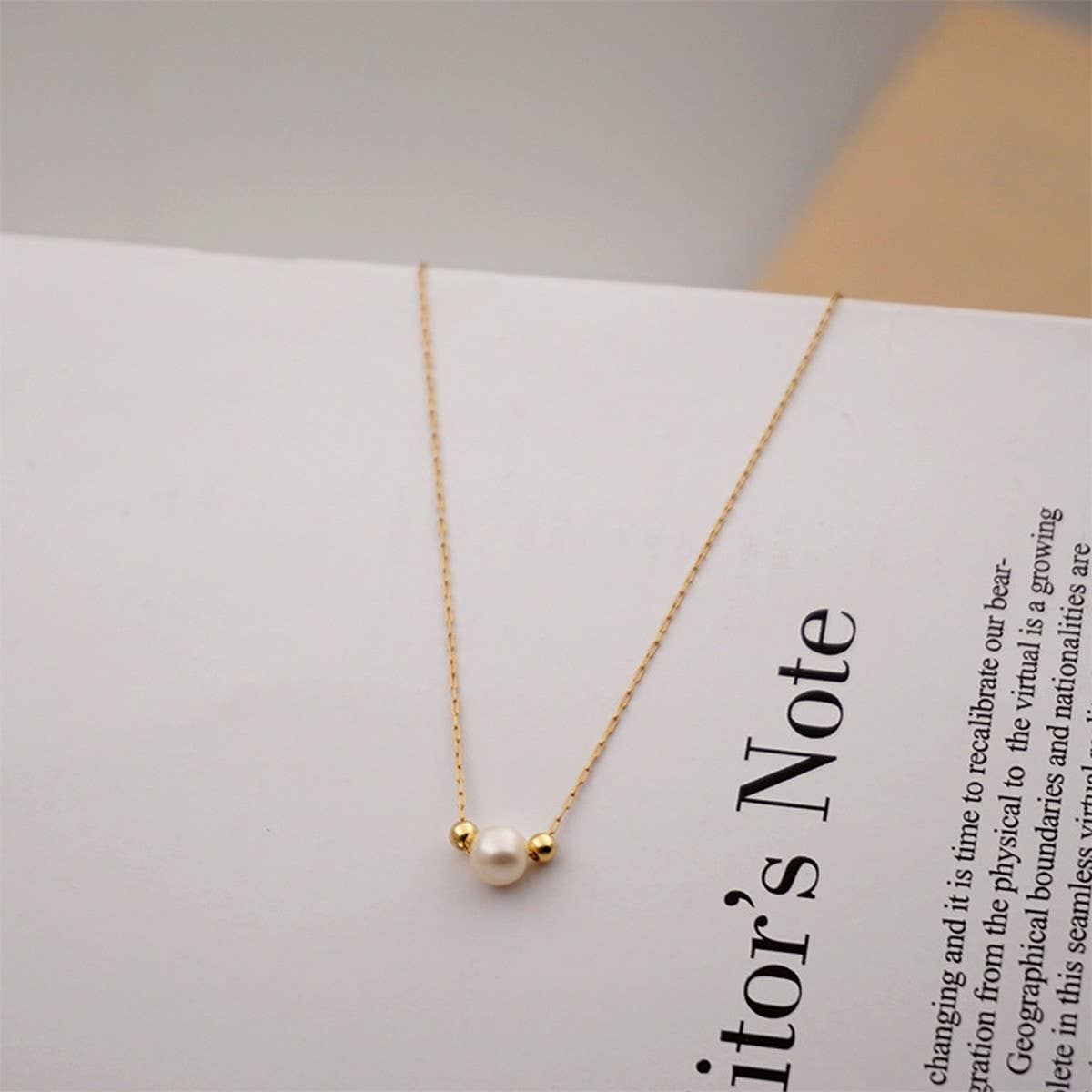 SMALL TEMPERAMENT PEARL CLAVICLE NECKLACE_CWAJE1669