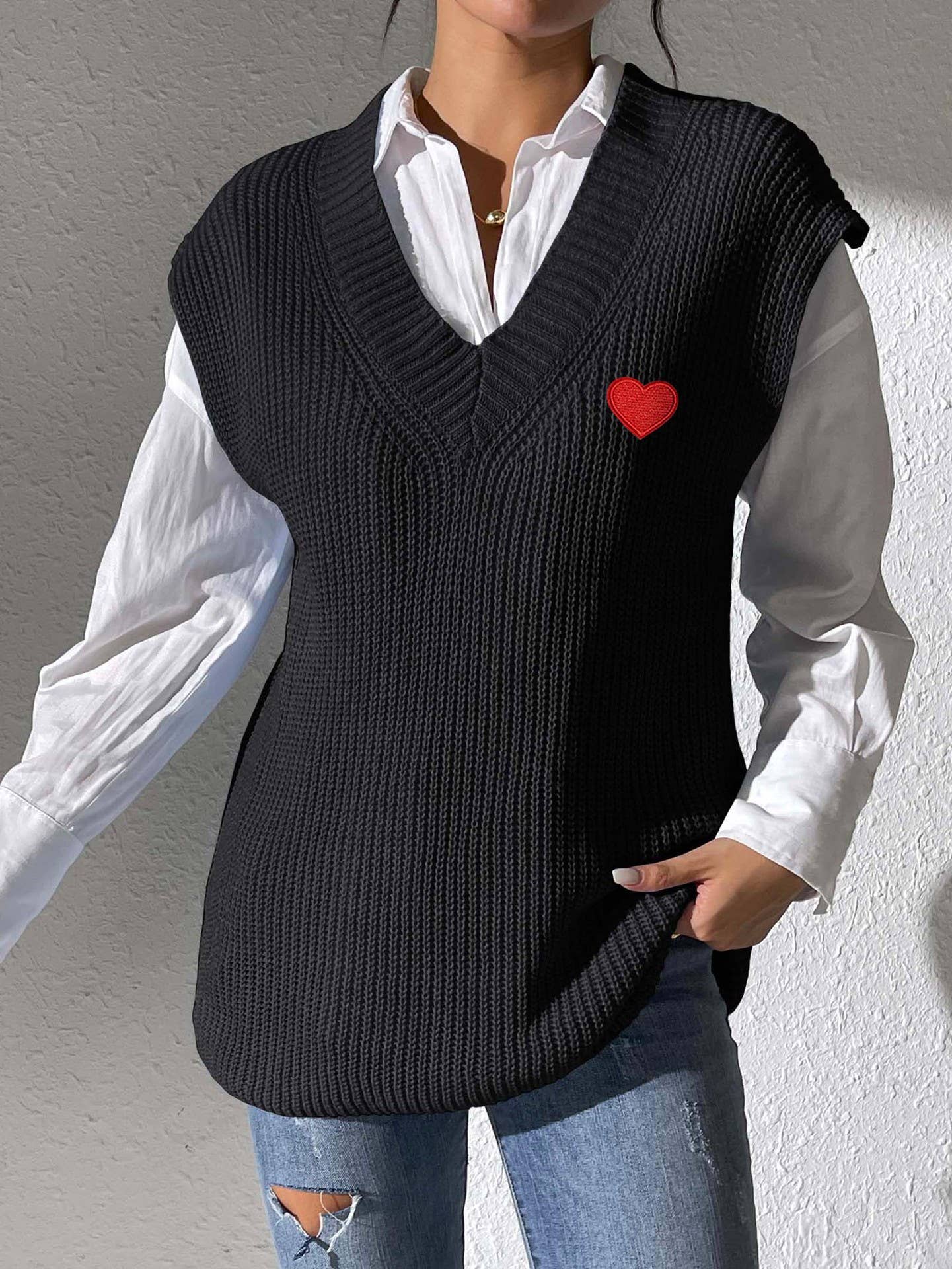 Embroidered love painting V-neck simple vest