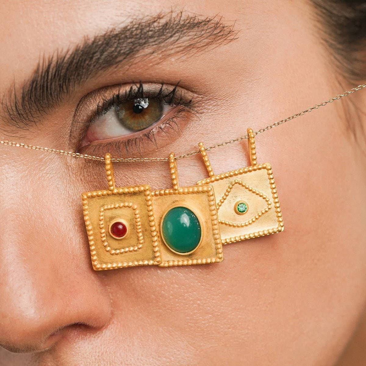 Fashionable golden square zircon necklace