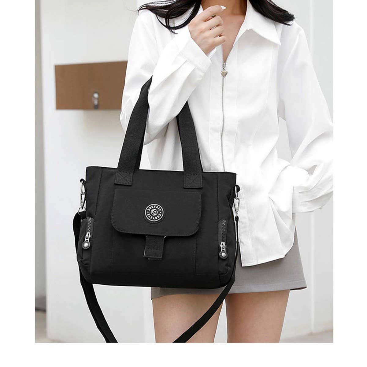 SIMPLE LARGE CAPACITY NYLON SHOULDER BAG_CWASC1787