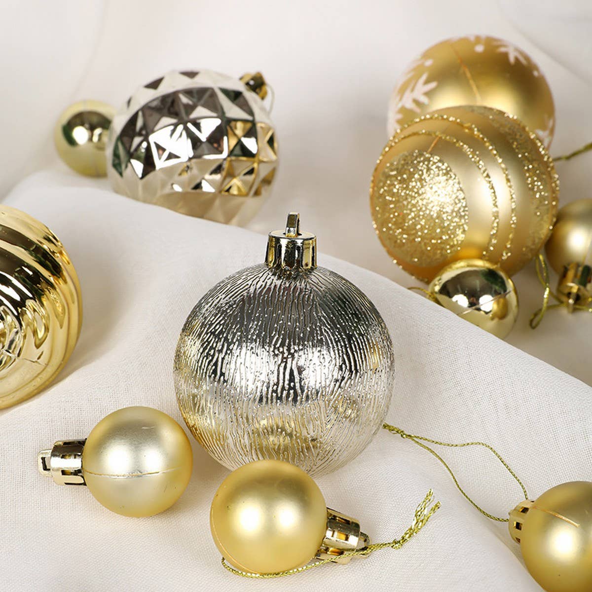 CWMM10427_36PCS CHRISTMAS TREE ORNAMENTS SHINY BAUBLES SET