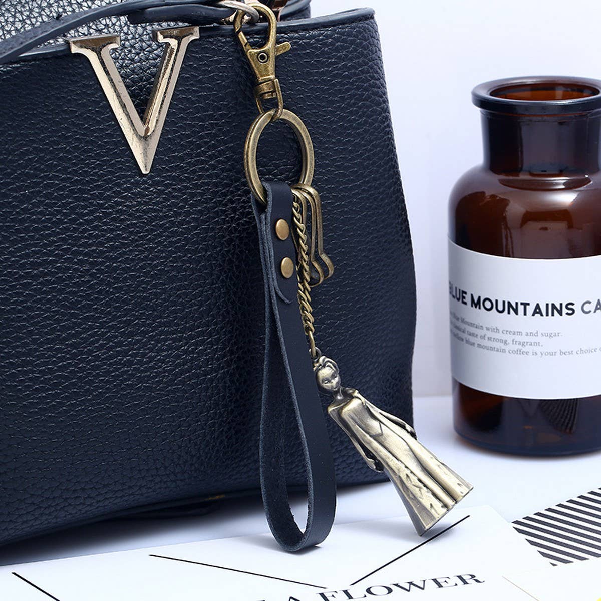 CREATIVE CAR PENDANT RETRO LEATHER KEYCHAIN