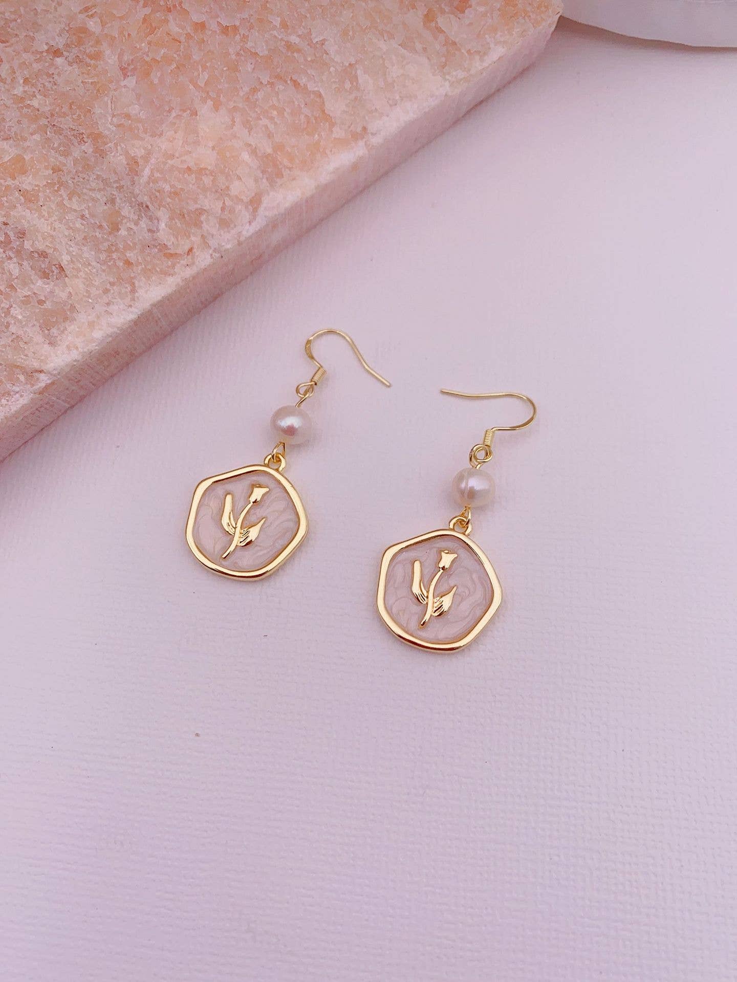 Rose gold coin pendant Freshwater pearl necklace