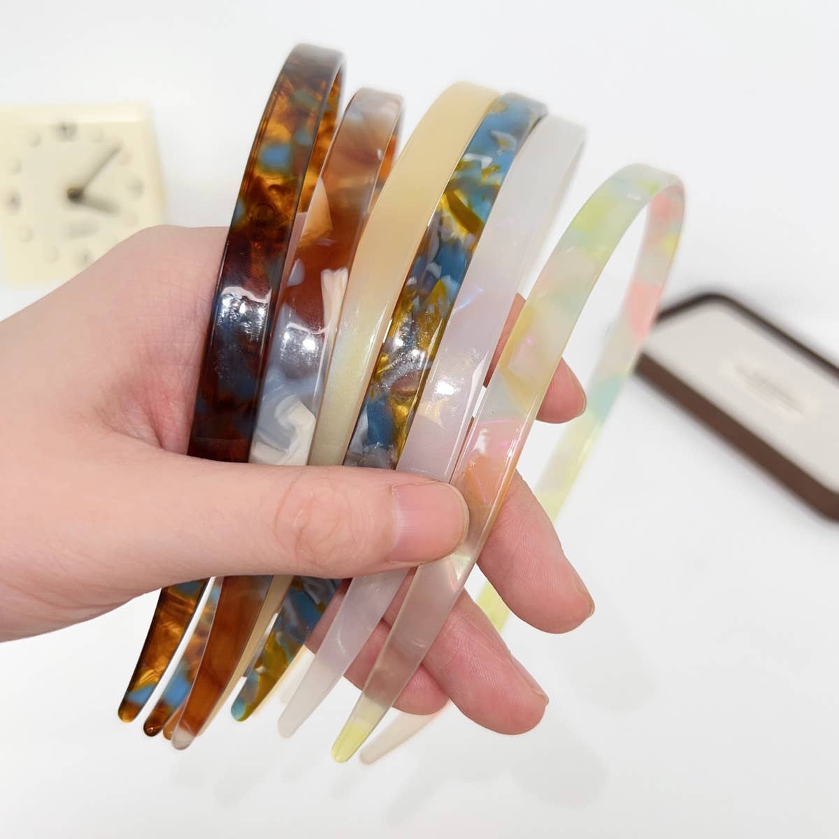 High-end sunglasses and acetic acid hair band